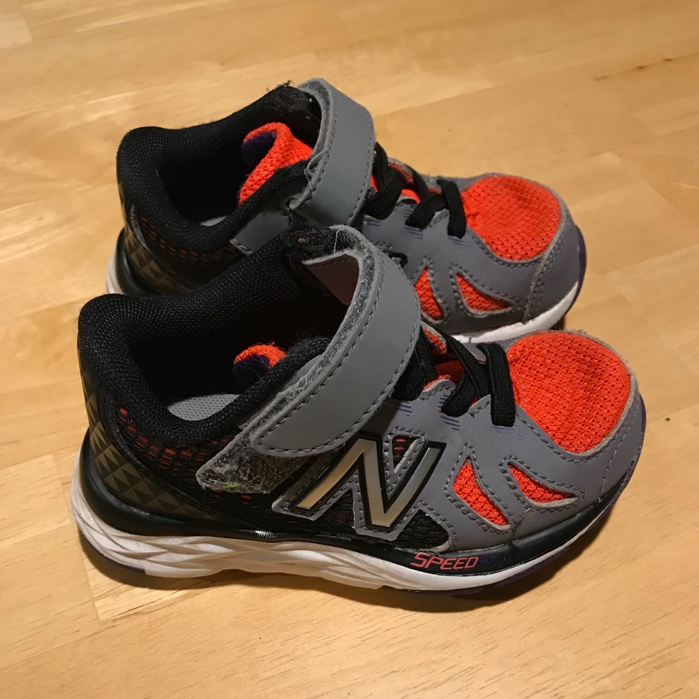 New Balance Boy Velcro Sneaker Toddler Size 7